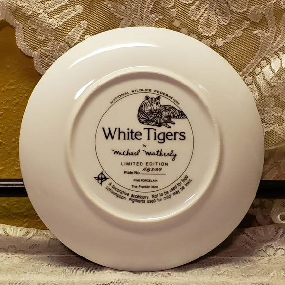 Vtg 90s White Tigers Mom & Cub Plate 24Kt Gold Rim National Wildlife Federation - Picture 4 of 4